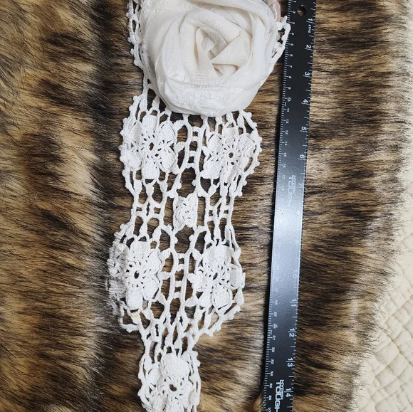 JABOT🪷MOSSIE ANNA ARTISAN DESIGN 🪷🪷🪷NWT - Picture 2 of 8